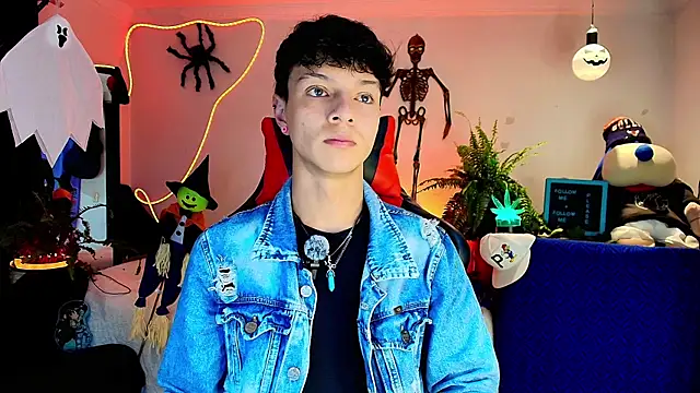 Snapshot of twink_sebas_ chatting on 10.22.25 twink sebas online show from 10.22.25