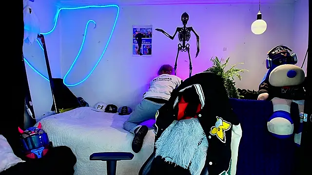 Snapshot of twink_sebas_ chatting on 11.04.25 twink sebas online show from 11.04.25