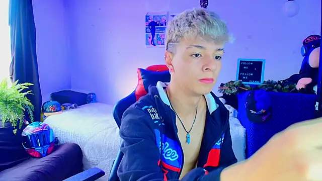 Snapshot of twink_sebas_ chatting on 11.14.25 twink sebas online show from 11.14.25