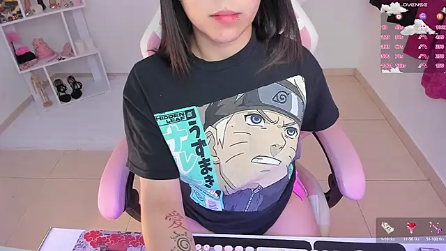 Snapshot of misshoneyxxx chatting on 02.25.25 misshoneyxxx online show from 02.25.25