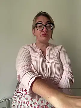 Snapshot of Miss_Stassi chatting on 06.02.26 Miss Stassi online show from 06.02.26