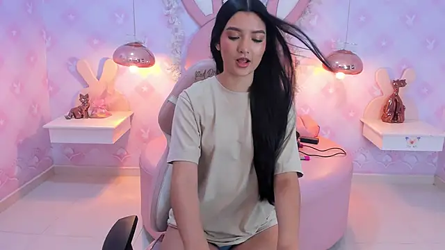 Snapshot of Saraa_Skinny chatting on 12.06.24 Saraa Skinny online show from 12.06.24