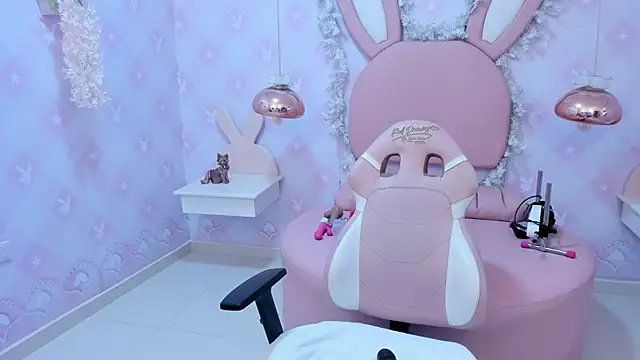 Snapshot of Saraa_Skinny chatting on 12.12.24 Saraa Skinny online show from 12.12.24