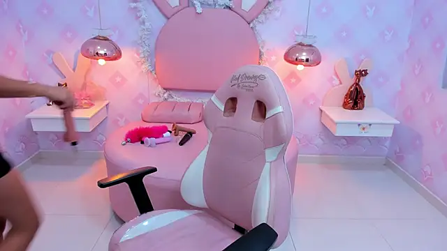 Snapshot of Saraa_Skinny chatting on 01.09.25 Saraa Skinny online show from 01.09.25