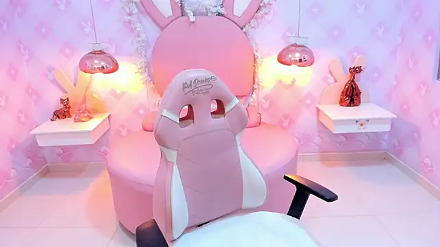 Snapshot of Saraa_Skinny chatting on 01.13.25 Saraa Skinny online show from 01.13.25