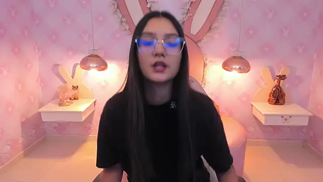 Snapshot of Saraa_Skinny chatting on 01.22.25 Saraa Skinny online show from 01.22.25