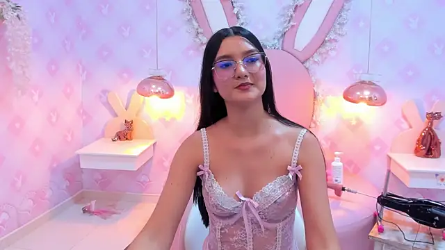 Snapshot of Saraa_Skinny chatting on 01.25.25 Saraa Skinny online show from 01.25.25