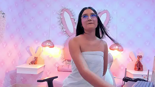 Snapshot of Saraa_Skinny chatting on 01.25.25 Saraa Skinny online show from 01.25.25