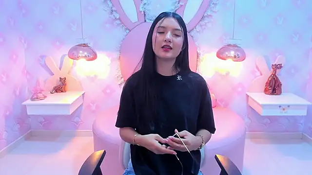 Snapshot of Saraa_Skinny chatting on 01.31.25 Saraa Skinny online show from 01.31.25