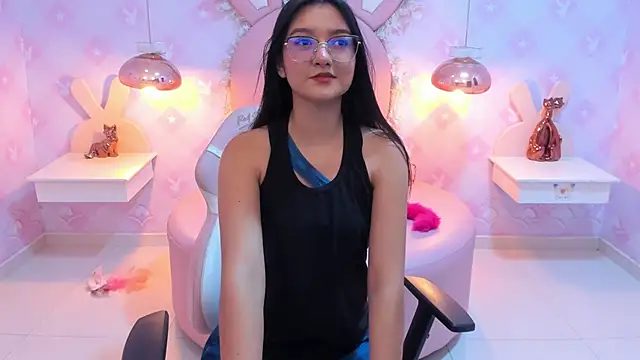 Snapshot of Saraa_Skinny chatting on 02.12.25 Saraa Skinny online show from 02.12.25