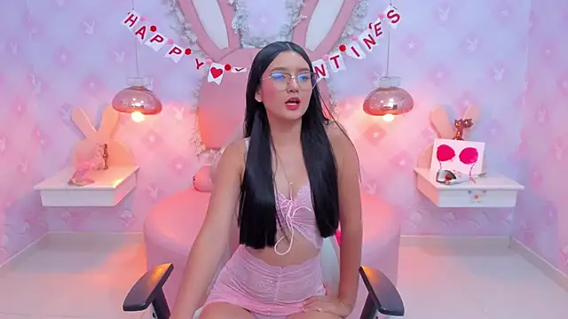 Snapshot of Saraa_Skinny chatting on 02.15.25 Saraa Skinny online show from 02.15.25