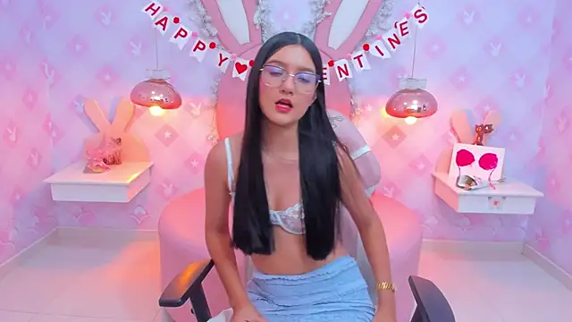 Snapshot of Saraa_Skinny chatting on 02.17.25 Saraa Skinny online show from 02.17.25