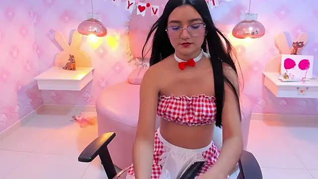 Snapshot of Saraa_Skinny chatting on 02.22.25 Saraa Skinny online show from 02.22.25