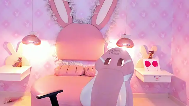 Snapshot of Saraa_Skinny chatting on 02.28.25 Saraa Skinny online show from 02.28.25