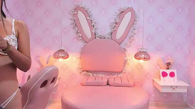 Snapshot of Saraa_Skinny chatting on 03.06.25 Saraa Skinny online show from 03.06.25