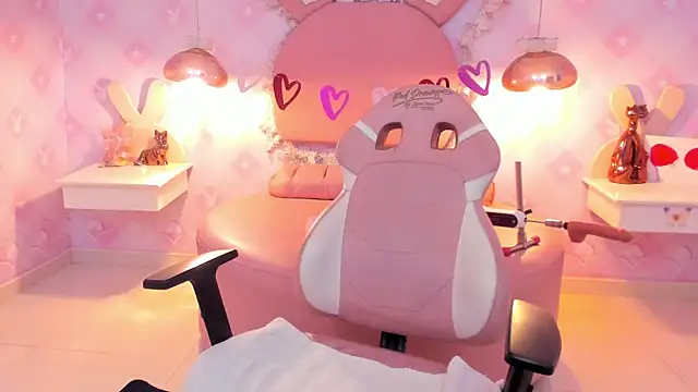 Snapshot of Saraa_Skinny chatting on 03.08.25 Saraa Skinny online show from 03.08.25