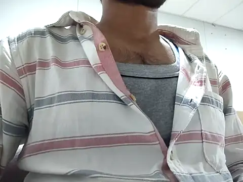 Snapshot of Ishan003 chatting on 12.21.24 Ishan003 online show from 12.21.24