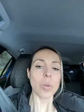 Snapshot of Annelibre chatting on 01.01.25 Annelibre online show from 01.01.25