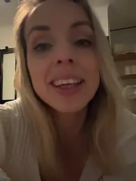 Snapshot of Annelibre chatting on 01.17.25 Annelibre online show from 01.17.25