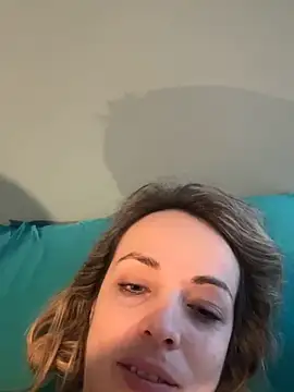 Snapshot of Annelibre chatting on 11.29.25 Annelibre online show from 11.29.25