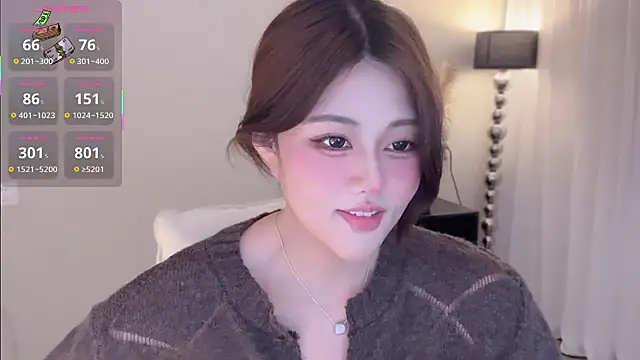 Strawberrybabyy1 online show from 10.17.25