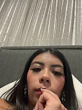 Snapshot of NattGomez chatting on 01.05.25 NattGomez online show from 01.05.25