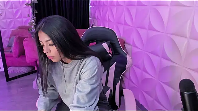 Snapshot of NattGomez chatting on 09.22.25 NattGomez online show from 09.22.25