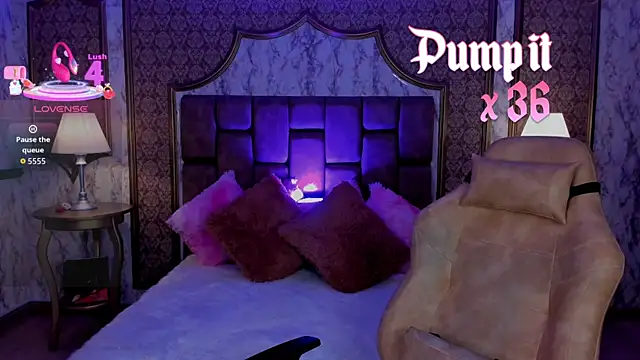 SoffiQueen online show from 09.18.25