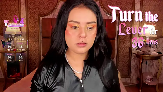 SoffiQueen online show from 01.17.26