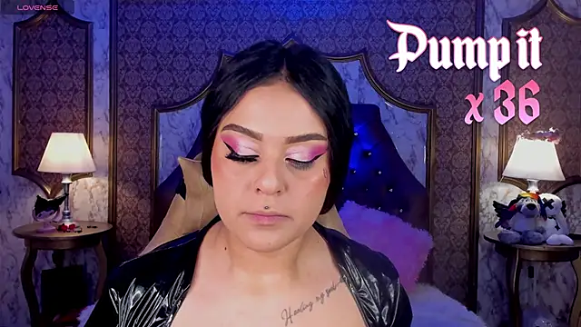 SoffiQueen online show from 02.05.26