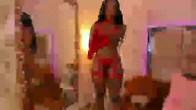 Snapshot of bruneettklaryss chatting on 11.15.25 bruneettklaryss online show from 11.15.25