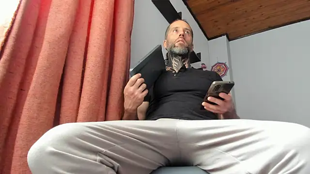 Snapshot of Antoniohot2024 chatting on 01.19.25 Antoniohot2024 online show from 01.19.25