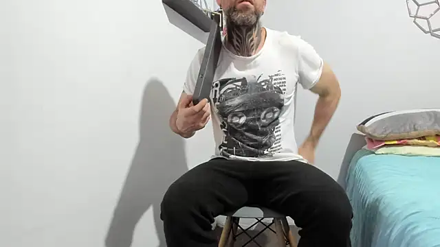 Snapshot of Antoniohot2024 chatting on 02.21.25 Antoniohot2024 online show from 02.21.25