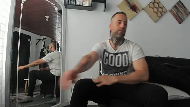 Snapshot of Antoniohot2024 chatting on 03.20.25 Antoniohot2024 online show from 03.20.25