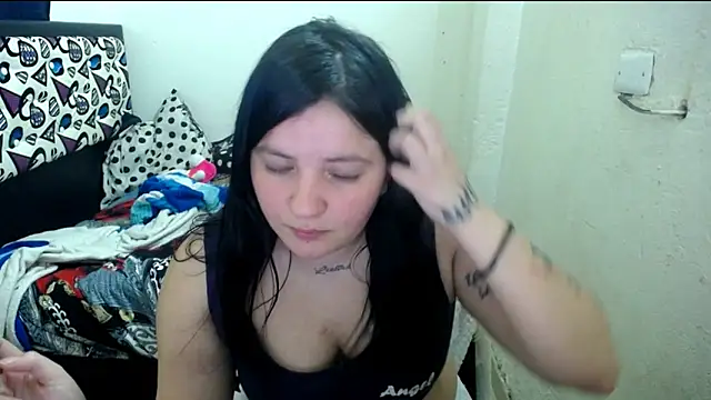 Snapshot of shopyymessyy chatting on 05.23.26 shopyymessyy online show from 05.23.26