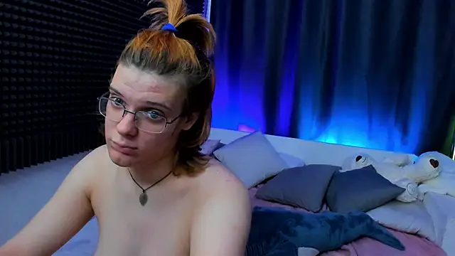 Snapshot of KIKI_Krash chatting on 12.30.24 KIKI Krash online show from 12.30.24