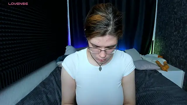 Snapshot of KIKI_Krash chatting on 01.24.25 KIKI Krash online show from 01.24.25