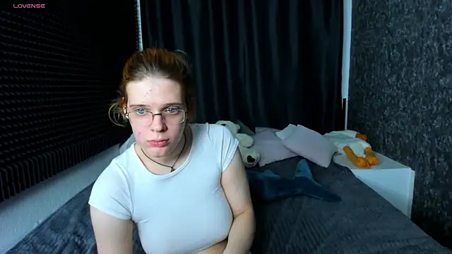 Snapshot of KIKI_Krash chatting on 01.27.25 KIKI Krash online show from 01.27.25