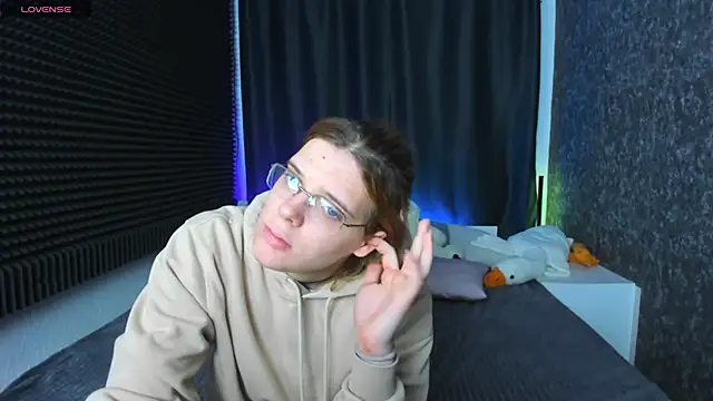 Snapshot of KIKI_Krash chatting on 01.30.25 KIKI Krash online show from 01.30.25