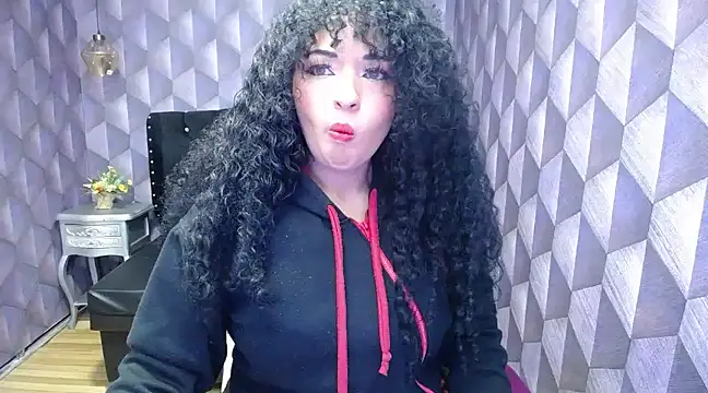 Snapshot of Sofiacowperx chatting on 02.08.25 Sofiacowperx online show from 02.08.25