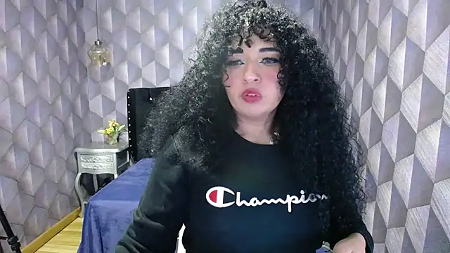 Snapshot of Sofiacowperx chatting on 02.11.25 Sofiacowperx online show from 02.11.25