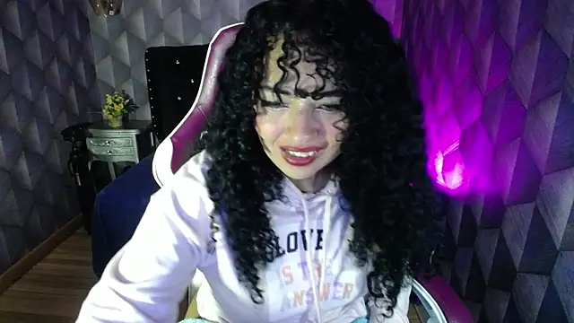 Snapshot of Sofiacowperx chatting on 02.24.25 Sofiacowperx online show from 02.24.25