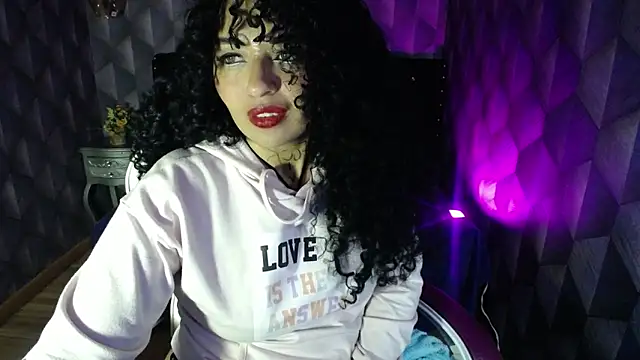 Snapshot of Sofiacowperx chatting on 02.24.25 Sofiacowperx online show from 02.24.25