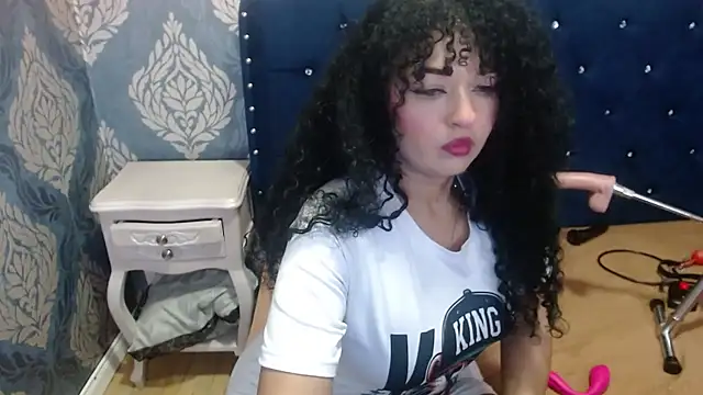 Snapshot of Sofiacowperx chatting on 10.11.25 Sofiacowperx online show from 10.11.25