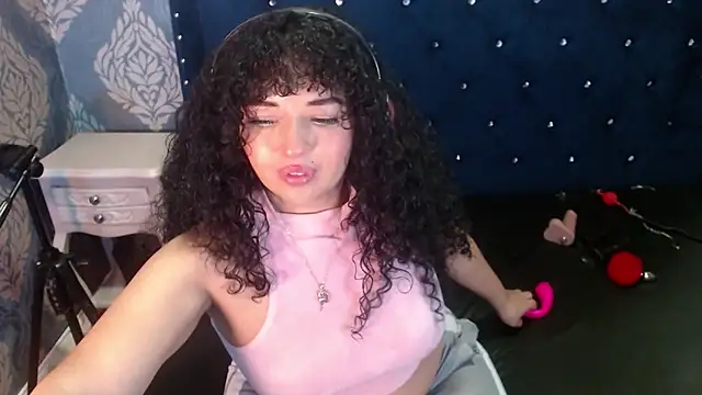 Snapshot of Sofiacowperx chatting on 05.26.26 Sofiacowperx online show from 05.26.26