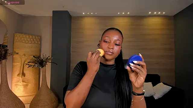 Snapshot of SavannahStorm chatting on 11.20.25 SavannahStorm online show from 11.20.25