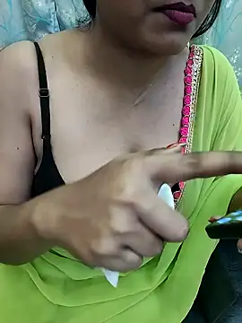 Snapshot of Cute_Kritika chatting on 10.04.25 Cute Kritika online show from 10.04.25