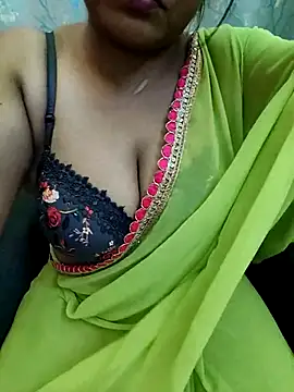 Snapshot of Cute_Kritika chatting on 10.07.25 Cute Kritika online show from 10.07.25