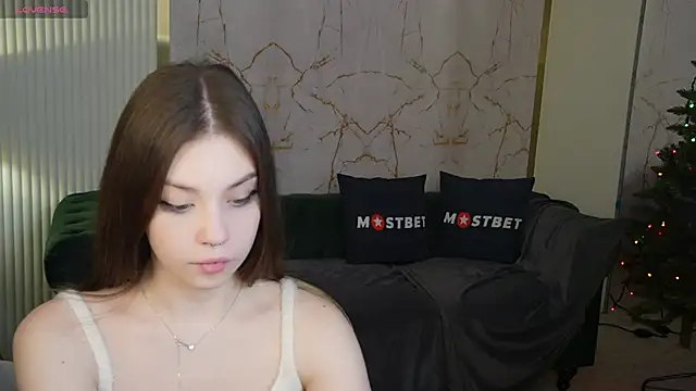 Beatrice 054 online show from 12.16.24