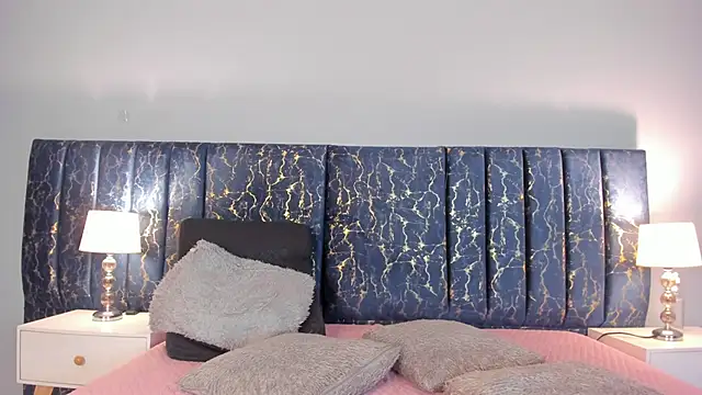 Snapshot of Sophia_Lemos chatting on 10.16.25 Sophia Lemos online show from 10.16.25